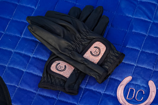 Equestrian riding gloves grip